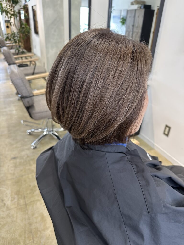 白髪を活かした透明感のあるヘアカラー|HAZE 宮原
